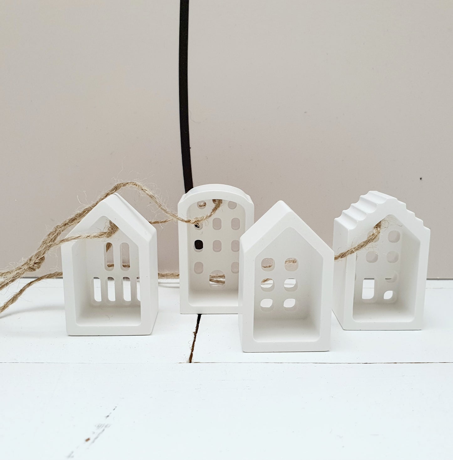 Set van 4 kleine huisjes