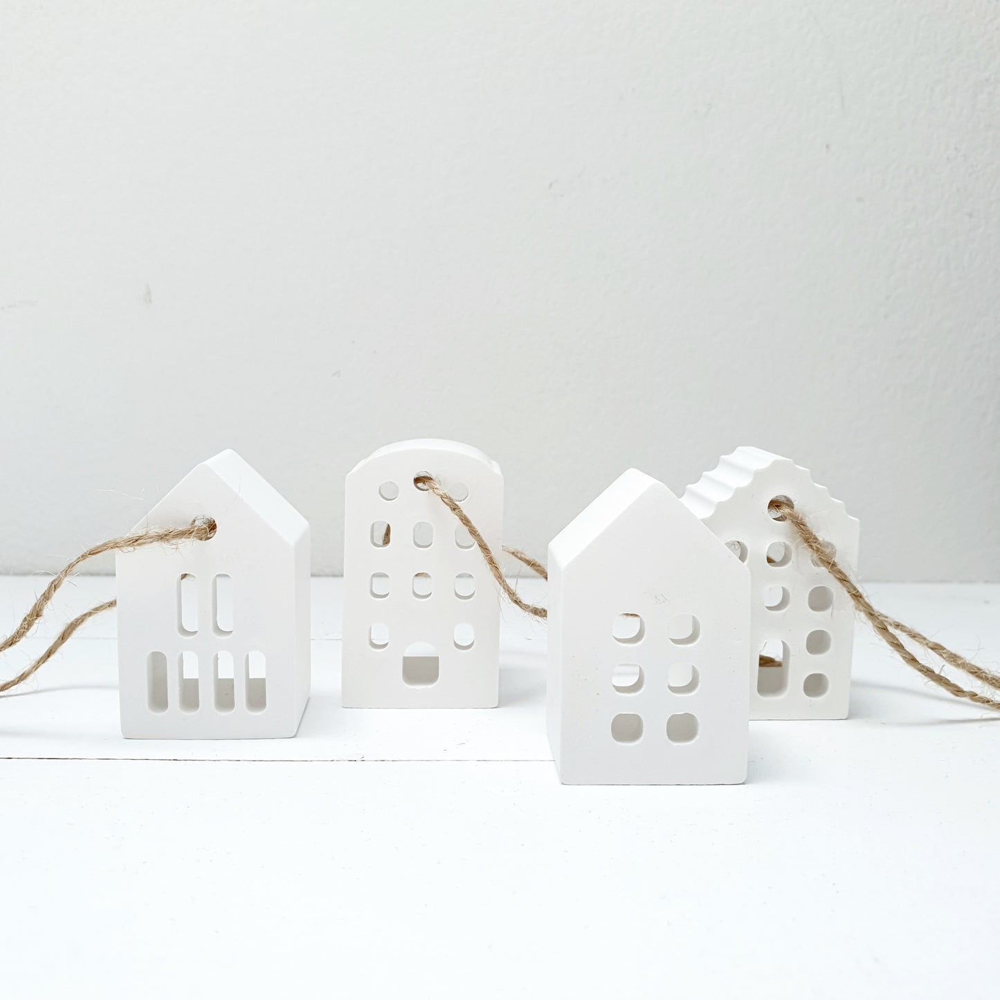 Set van 4 kleine huisjes
