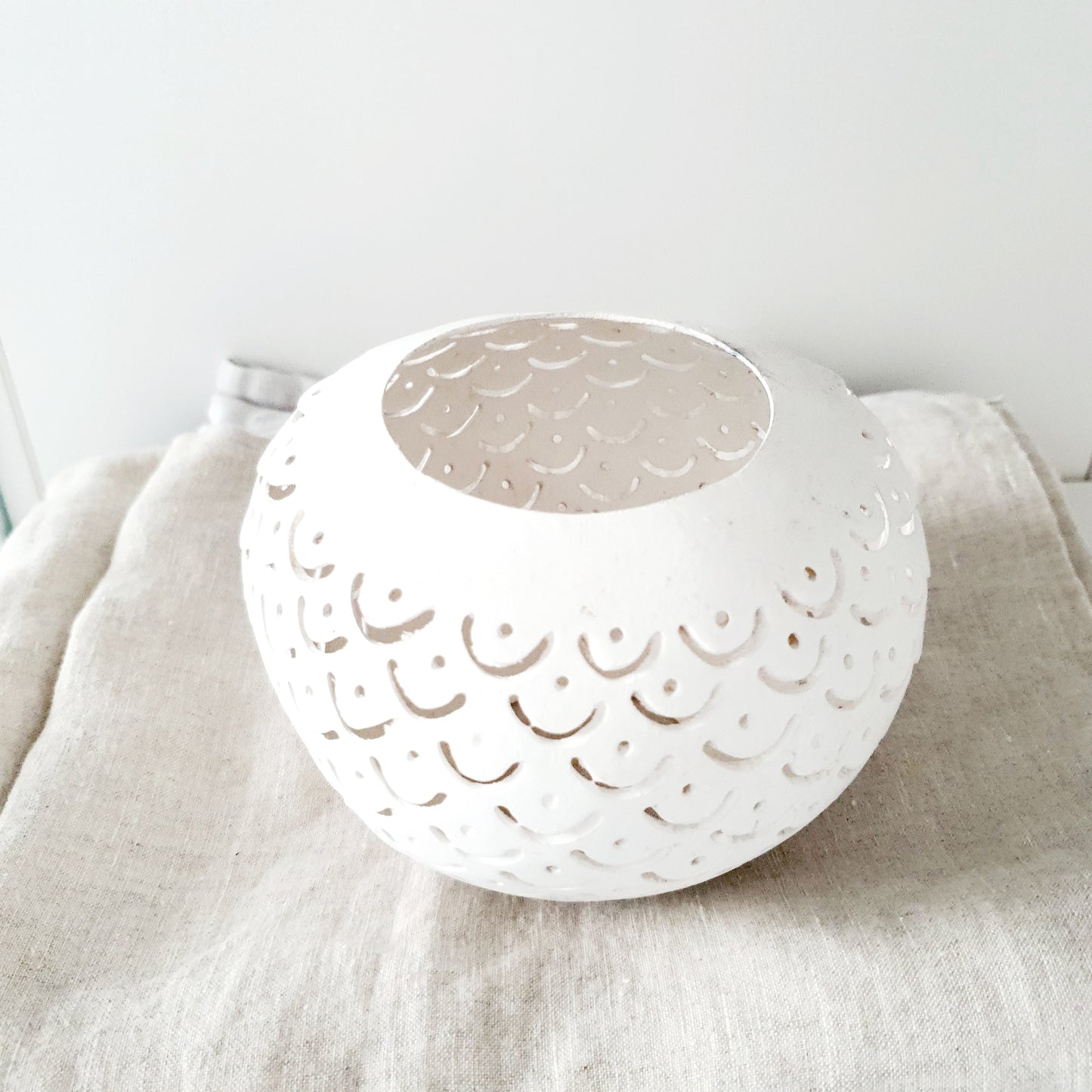 Coconut tea light holder waves