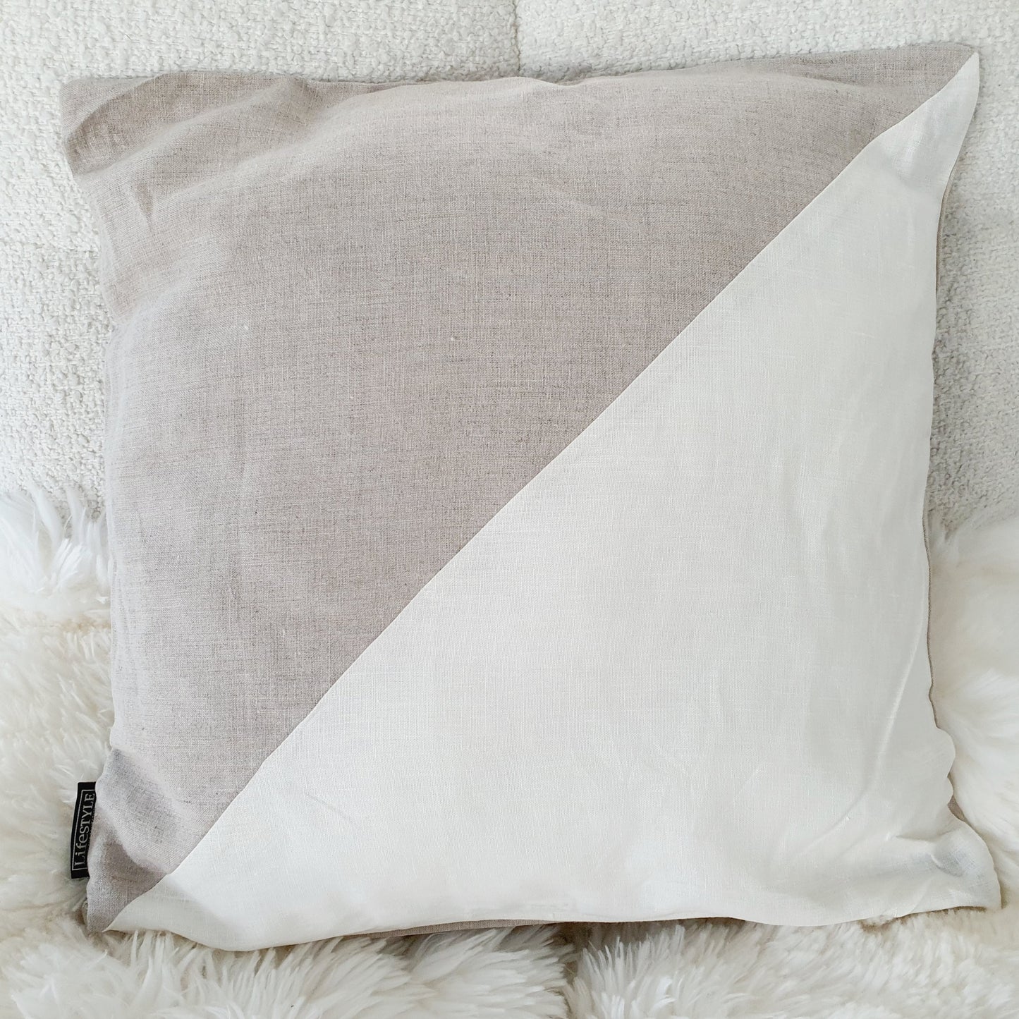 Cushion white/ecru