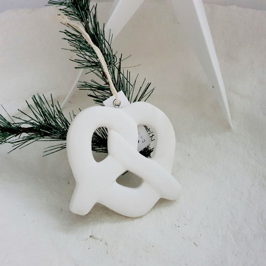 Christmas pendant pretzel white