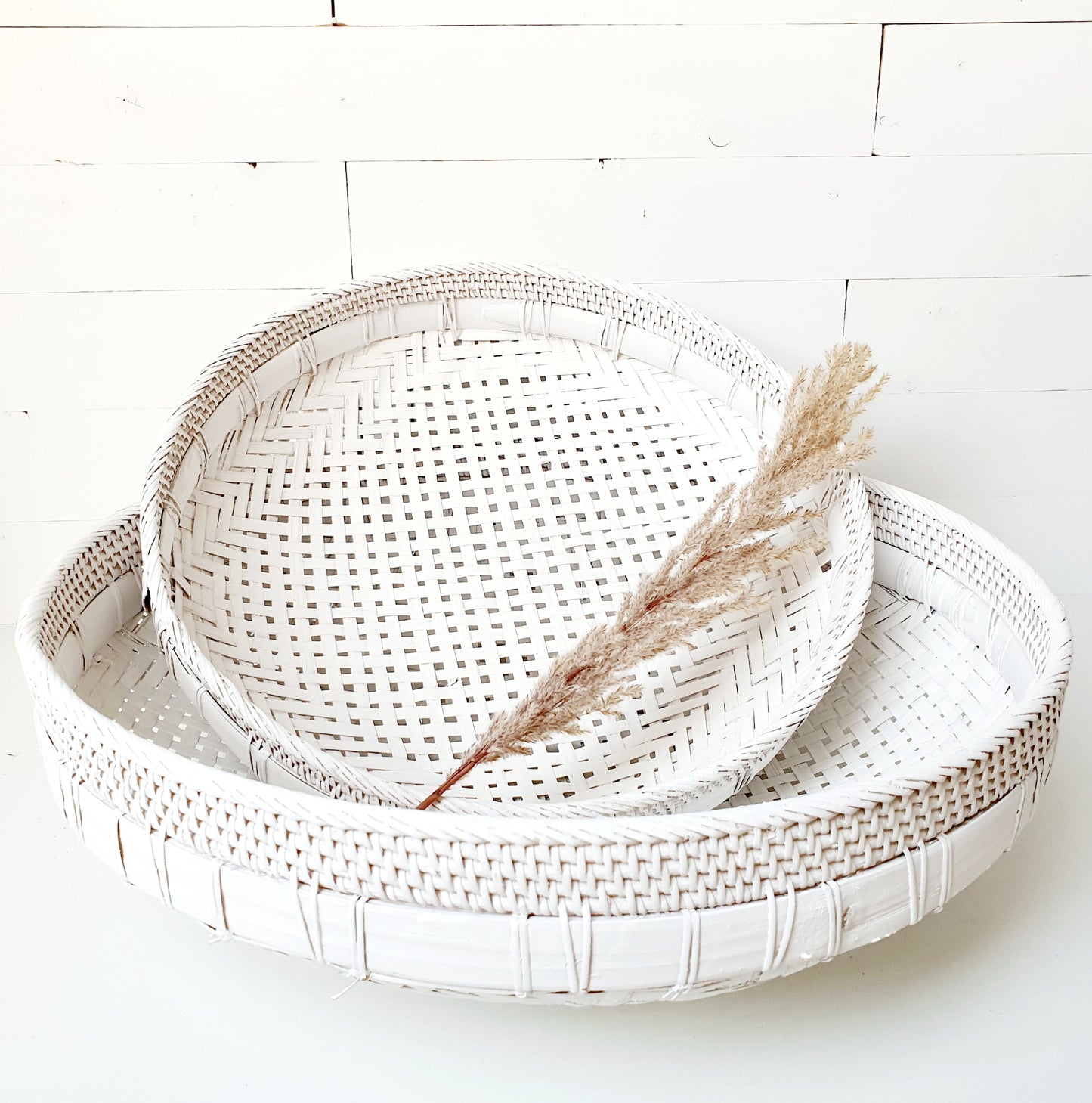 Set of 2 round rattan bowls white