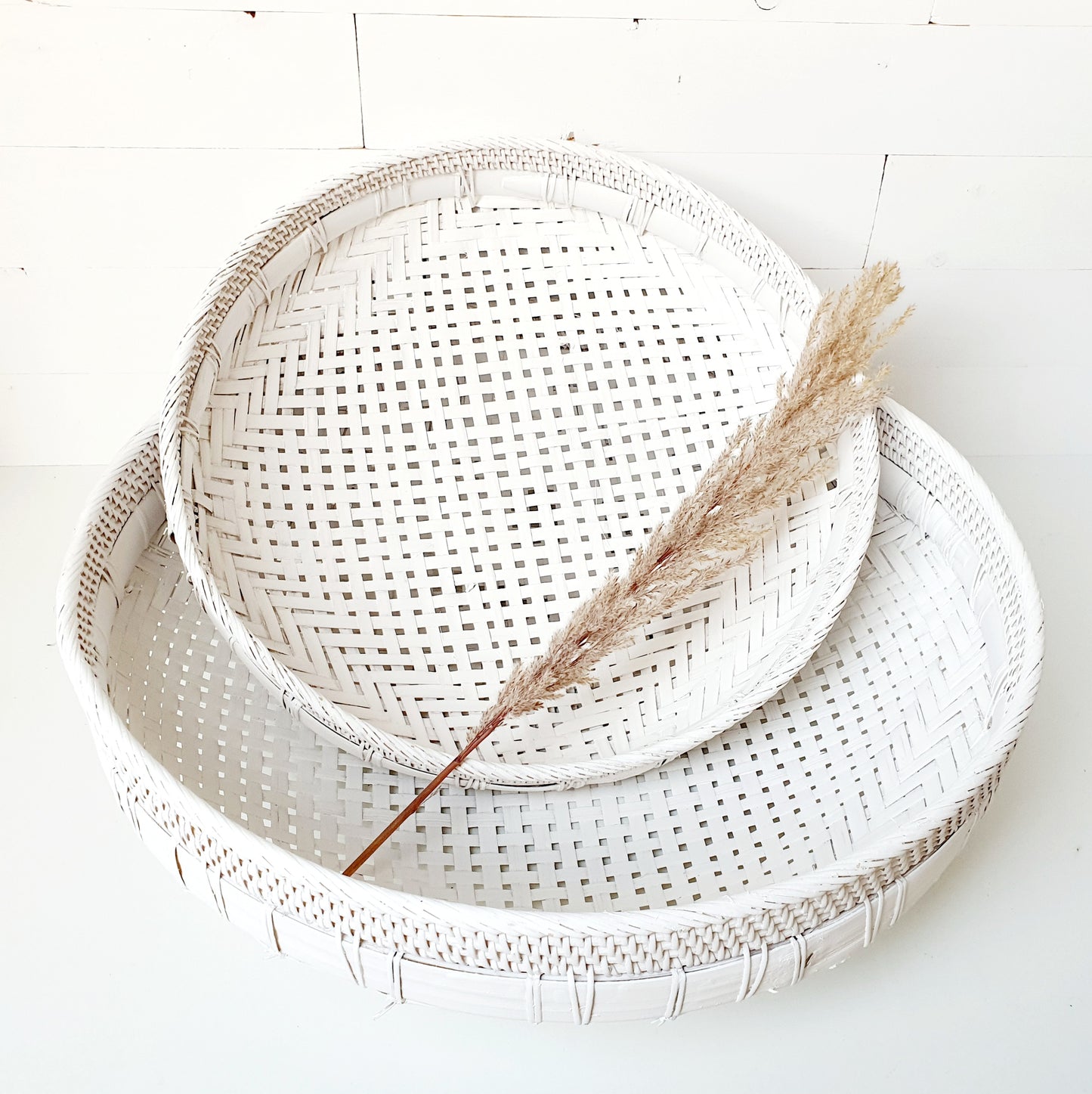 Set of 2 round rattan bowls white