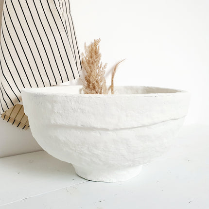 Grote papier-mache kom wit