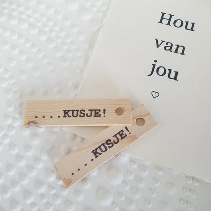 Houten labels kusje