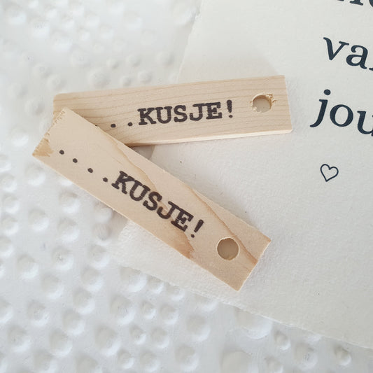 Houten labels kusje