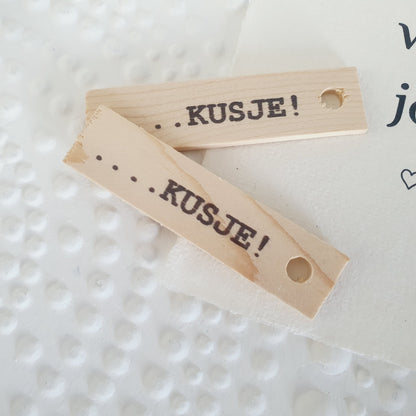 Houten labels kusje