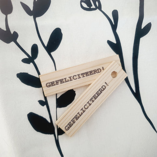 Houten labels gefeliciteerd