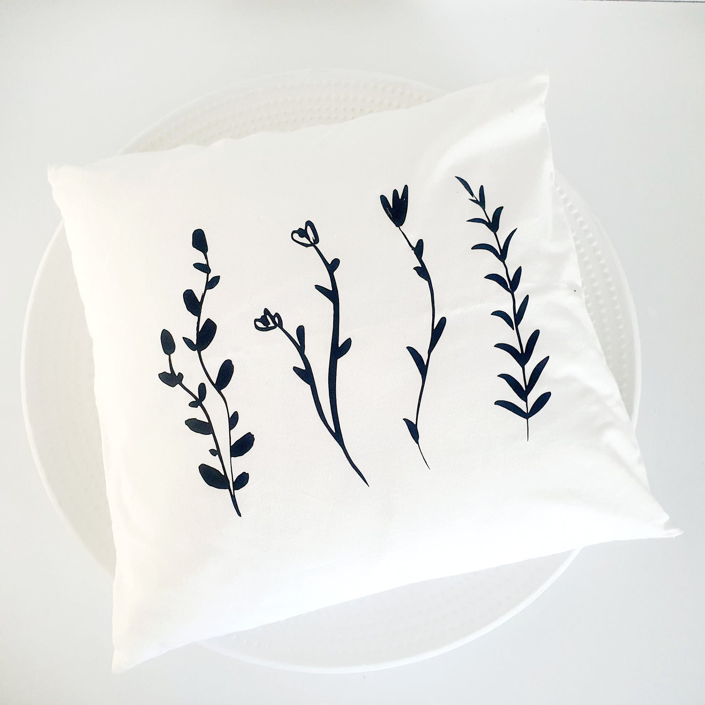 Cushion white square