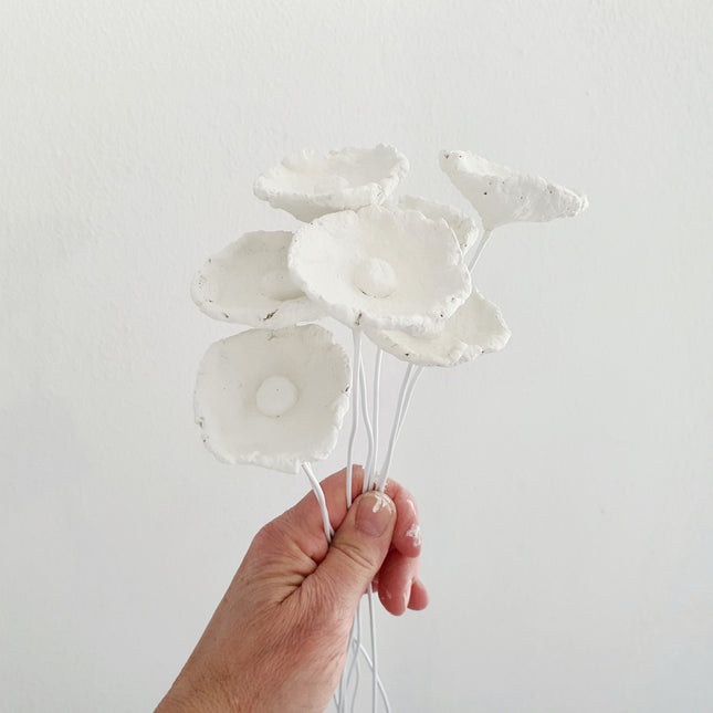 Papier-maché bloem wit