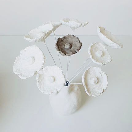 Papier-maché bloem wit