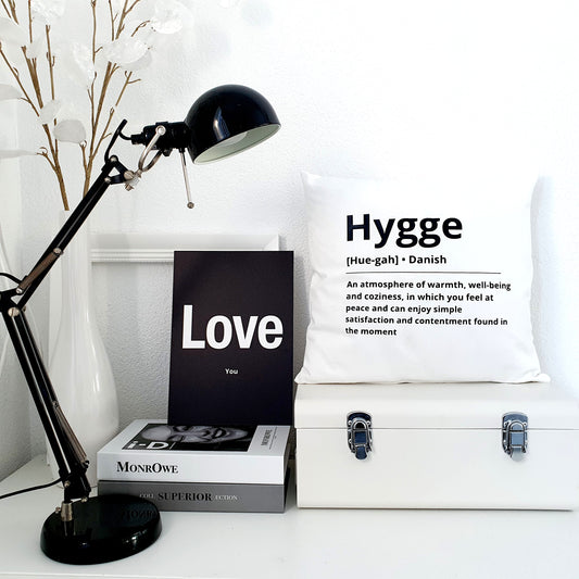 Kussen wit vierkant met tekst Hygge