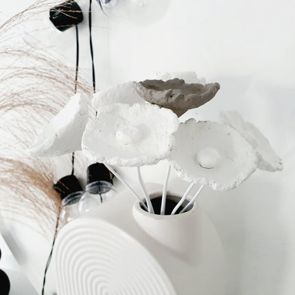 Pappmaché Blume weiß