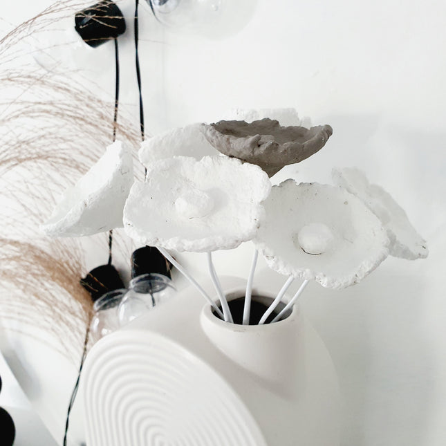 Papier-maché bloem wit