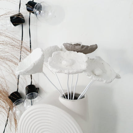 Pappmaché Blume weiß