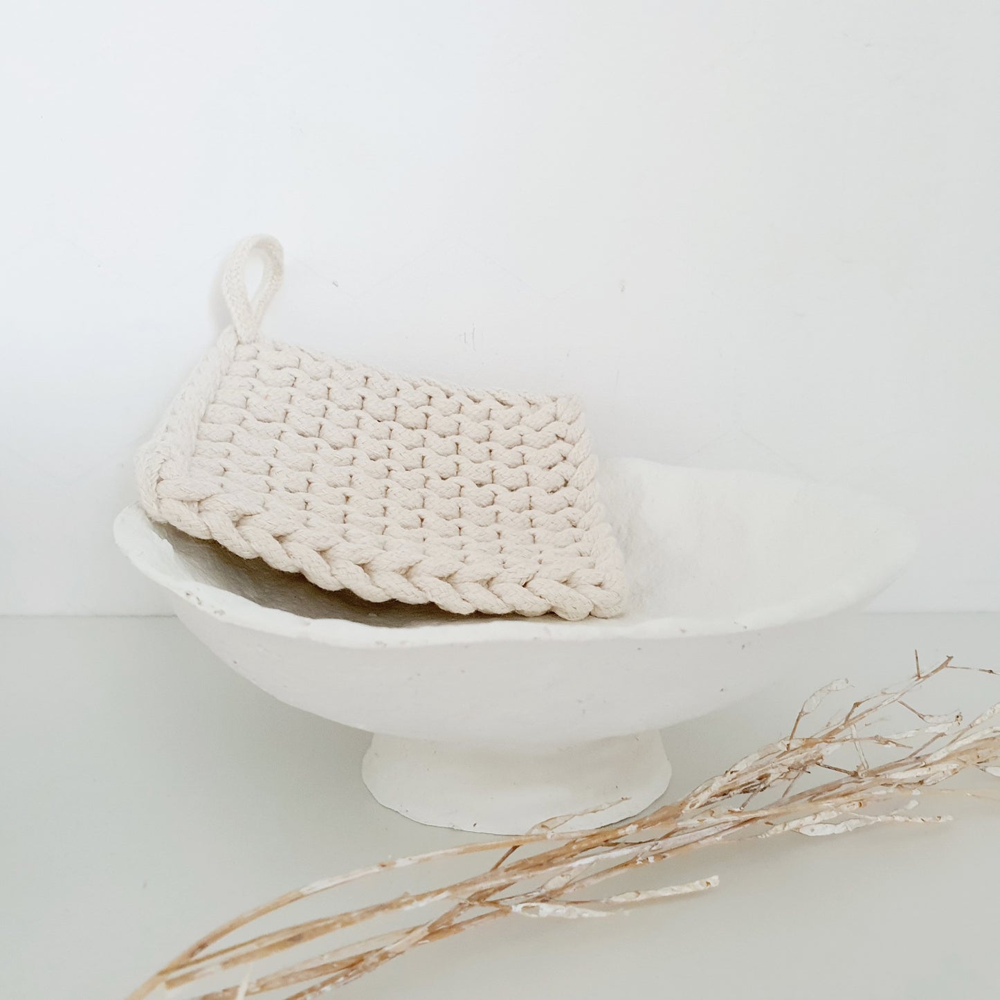 Papiermache schaal op voet