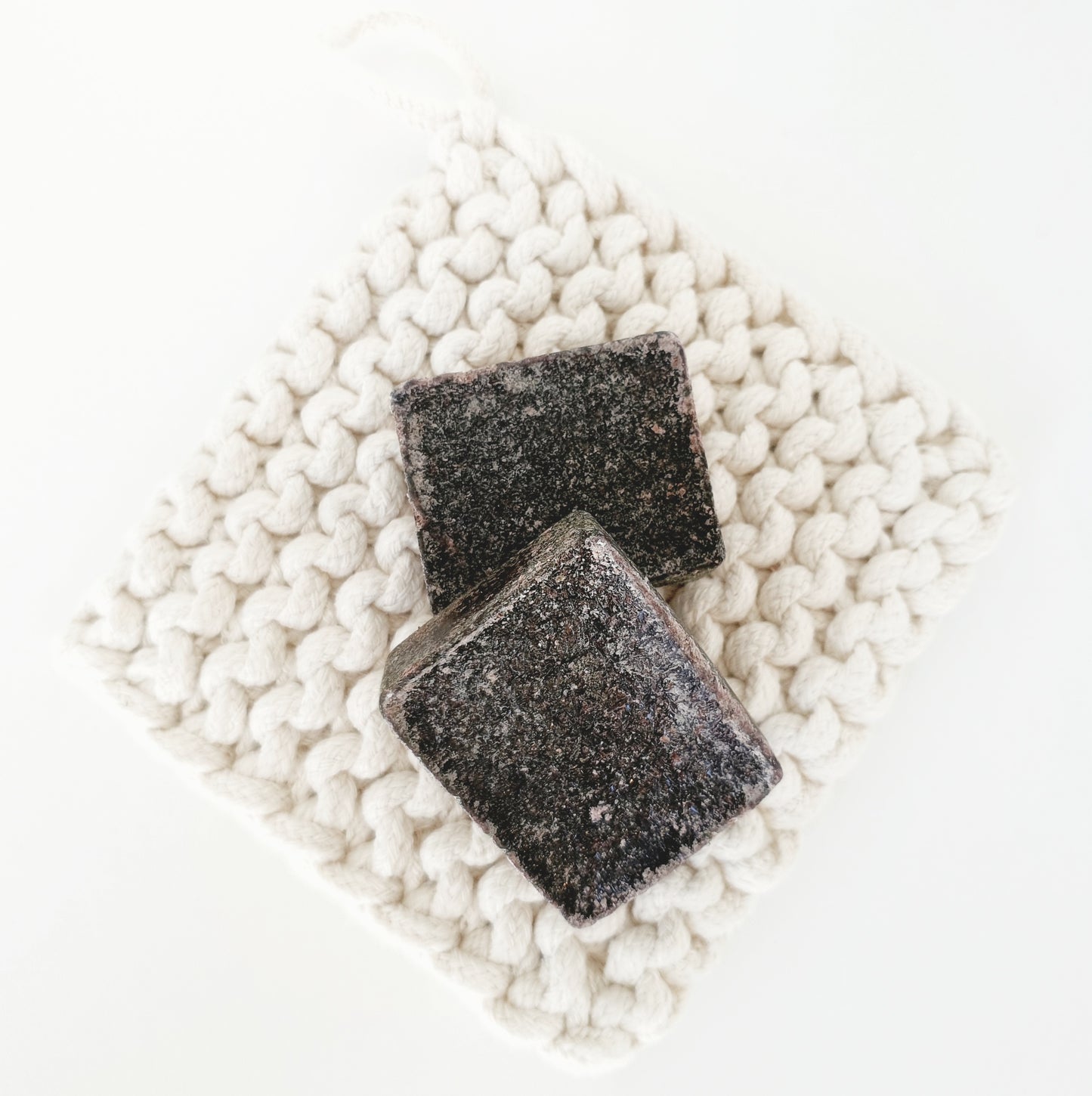 Amber block black musk