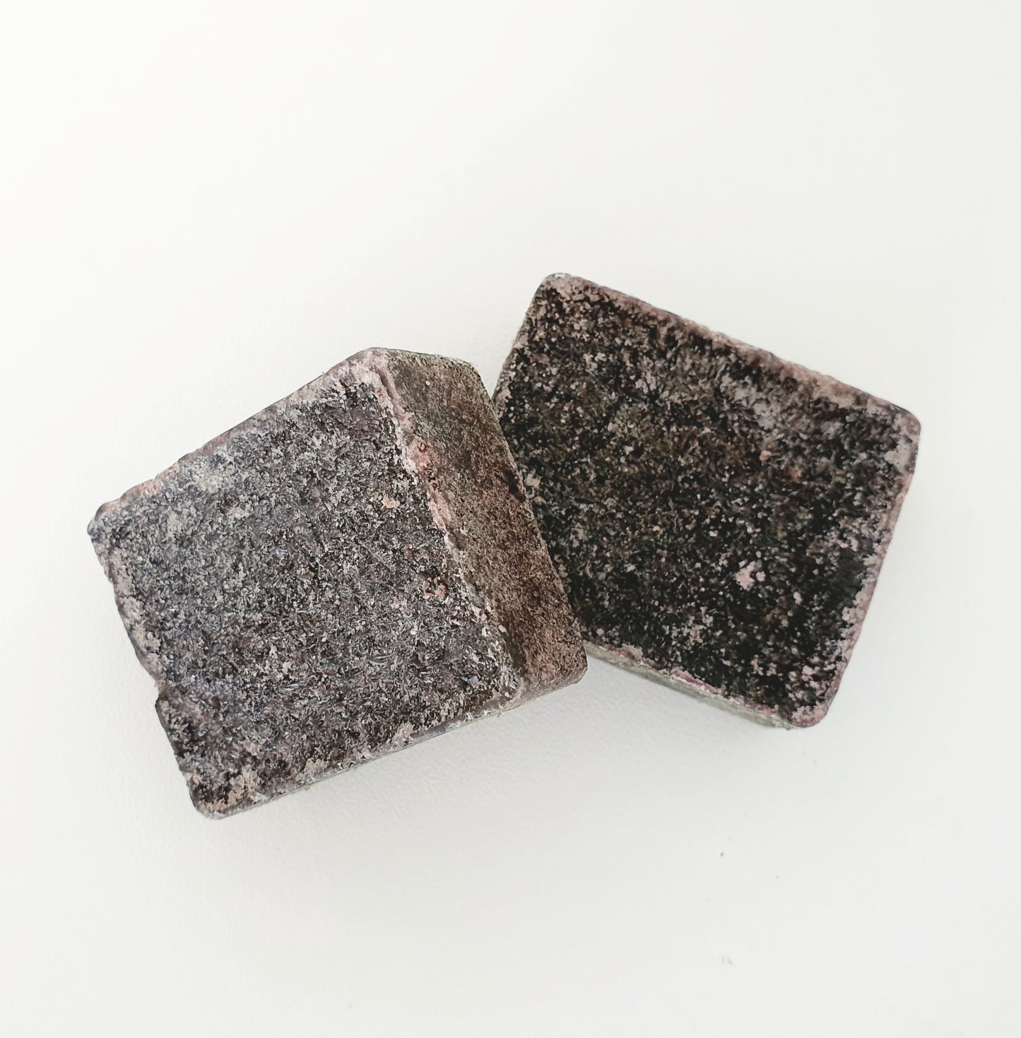 Amber block black musk