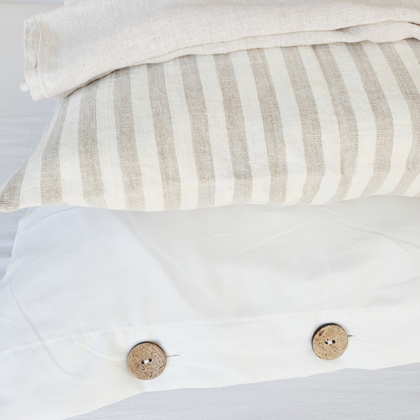Gebroken wit gestreept linnen kussenhoes