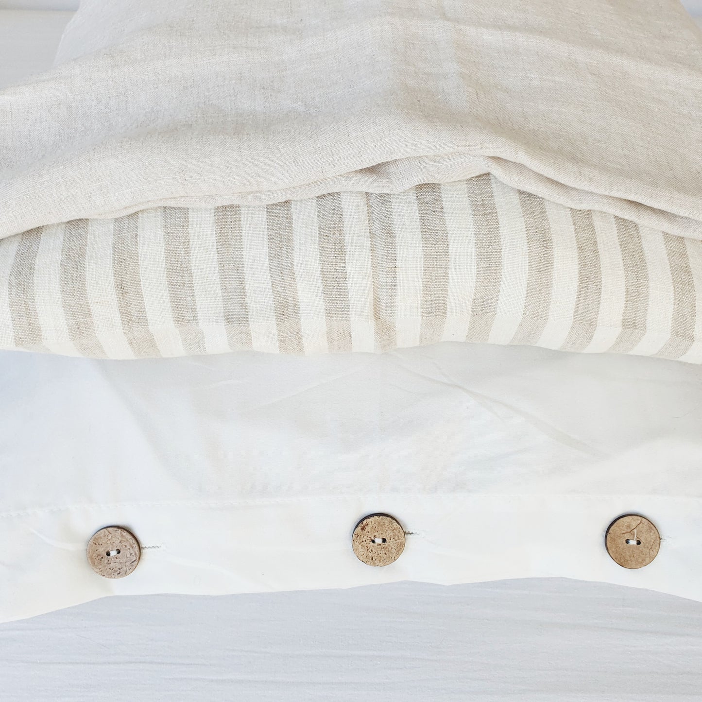 Gebroken wit gestreept linnen kussenhoes