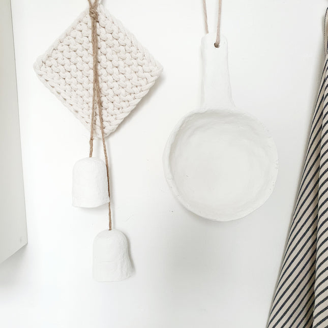 Set van 2 papiermache klokjes