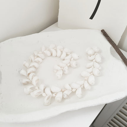 Shell garland white