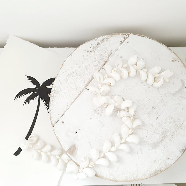 Shell garland white