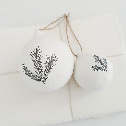 Christbaumkugel Papiermaché mit Illustration Tannenzweig M