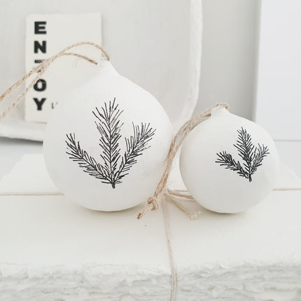 Christbaumkugel Papiermaché mit Illustration Tannenzweig M