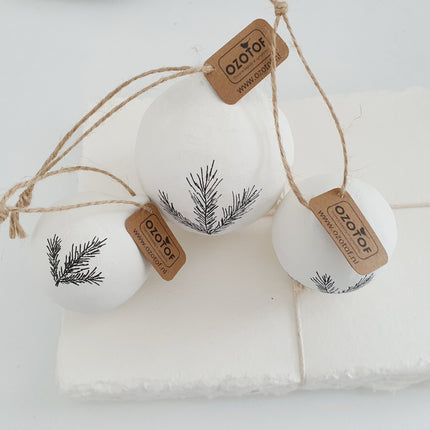 Christbaumkugel Papiermaché mit Illustration Tannenzweig M