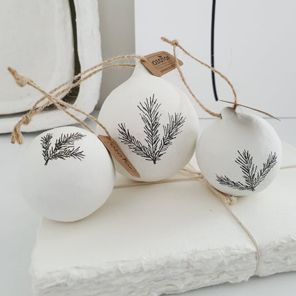 Christbaumkugel Papiermaché mit Illustration Tannenzweig M