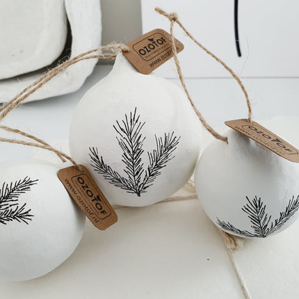 Christbaumkugel Papiermaché mit Illustration Tannenzweig M
