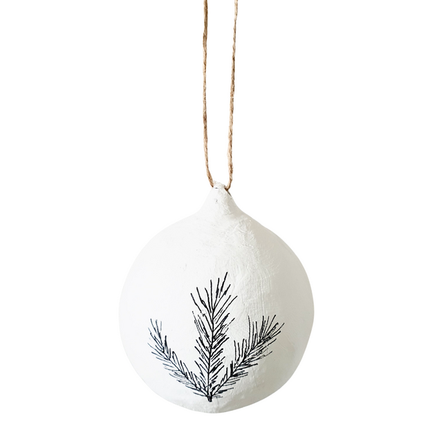 Kerstbal papier-maché met illustratie dennentak M