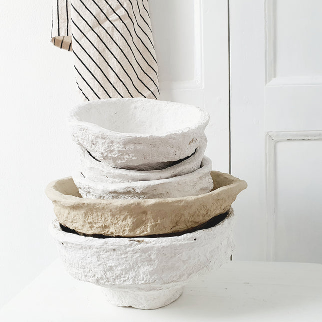 Papier-maché sculpturale kom, klein, wit