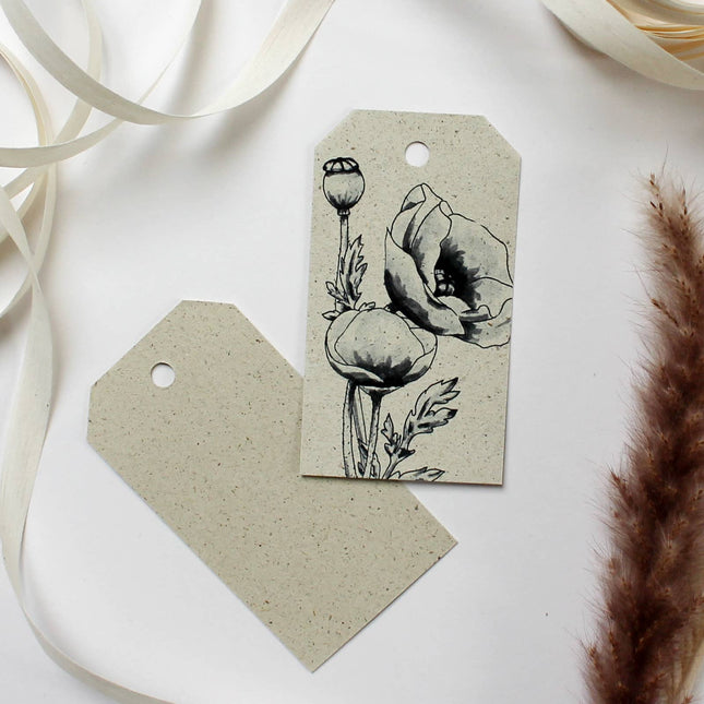 Cadeaulabels van graspapier met klaprozenillustratie