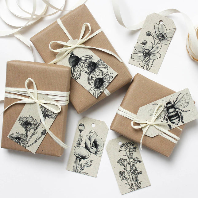 Papieren cadeaulabels van korenbloemgras