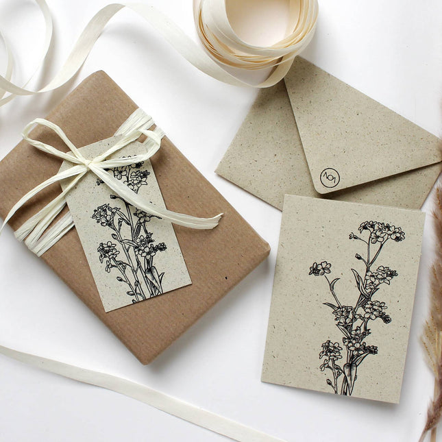 Cadeaukaartjes van graspapier, vergeet me niet