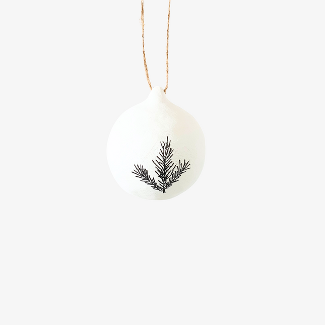 Weihnachtskugel Pappmaché mit Tannenzweig-Illustration S