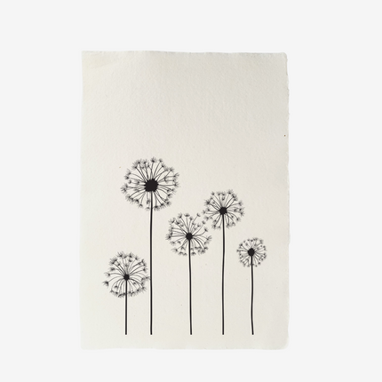 Handgeschept papier met illustratie paardebloemen