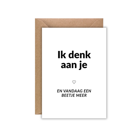 Kaart wit tekst "ik denk aan je"