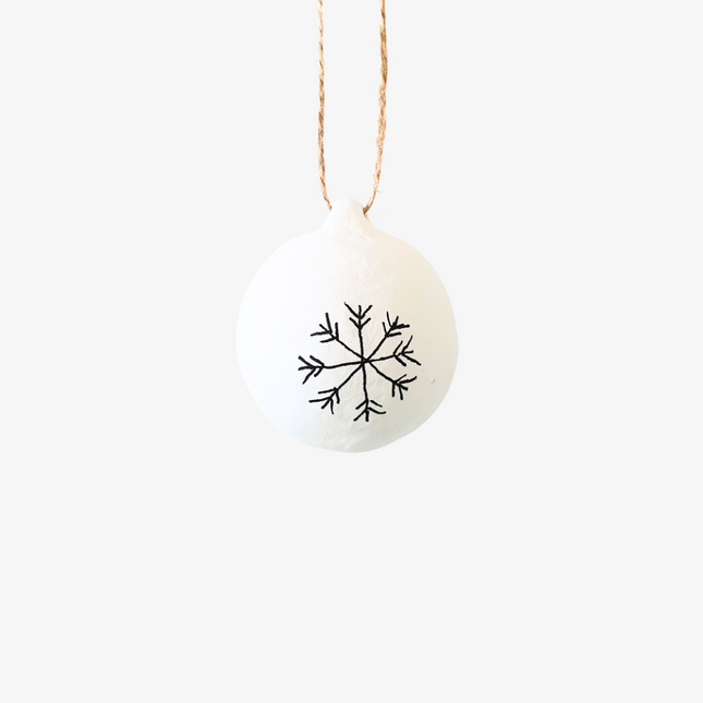 Paper-mâché Christmas bauble with snowflake illustration S