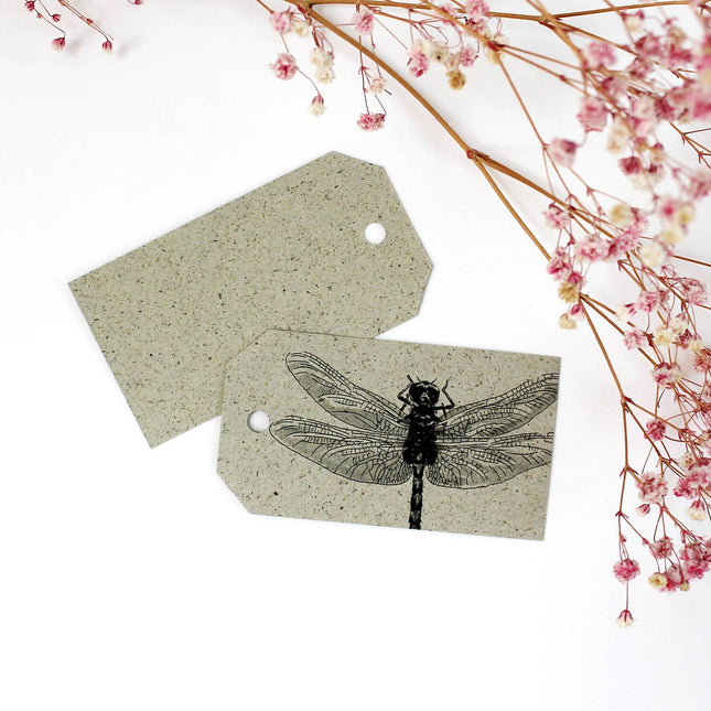 Cadeaulabels van graspapier met libelle